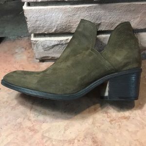 Bueno olive green suede booty made in Turkey size 39